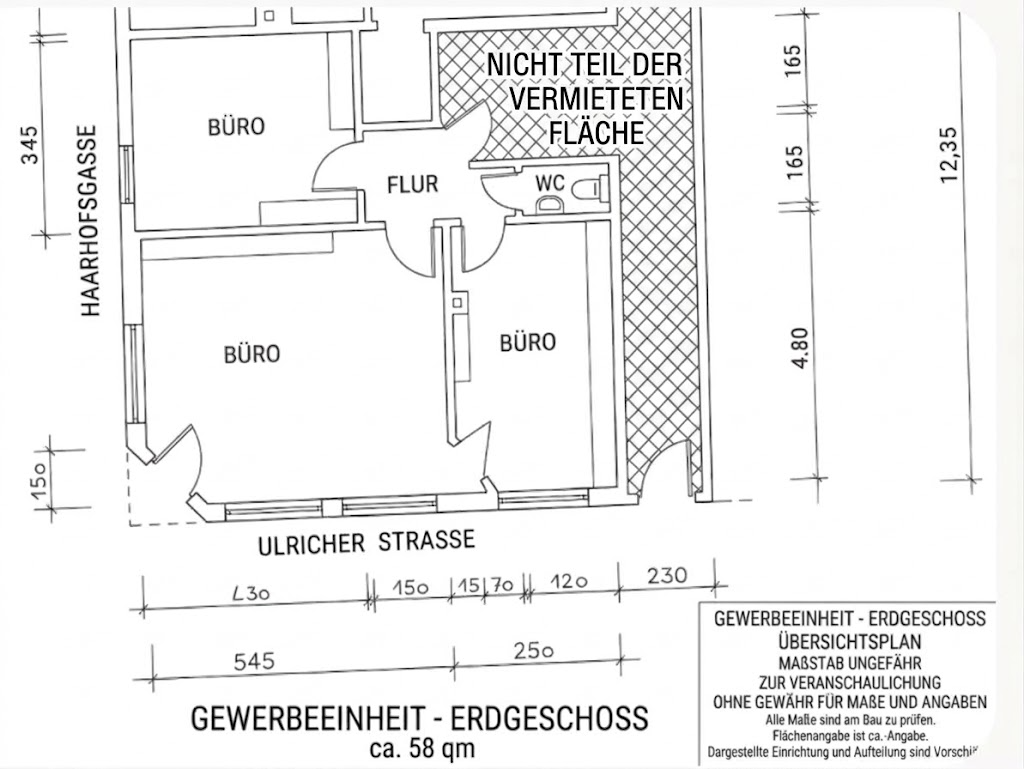 Grundriss des Erdgeschosses mit drei Büroräumen, Flur und WC. Die schraffierte Fläche ist nicht Teil der vermieteten Fläche.
